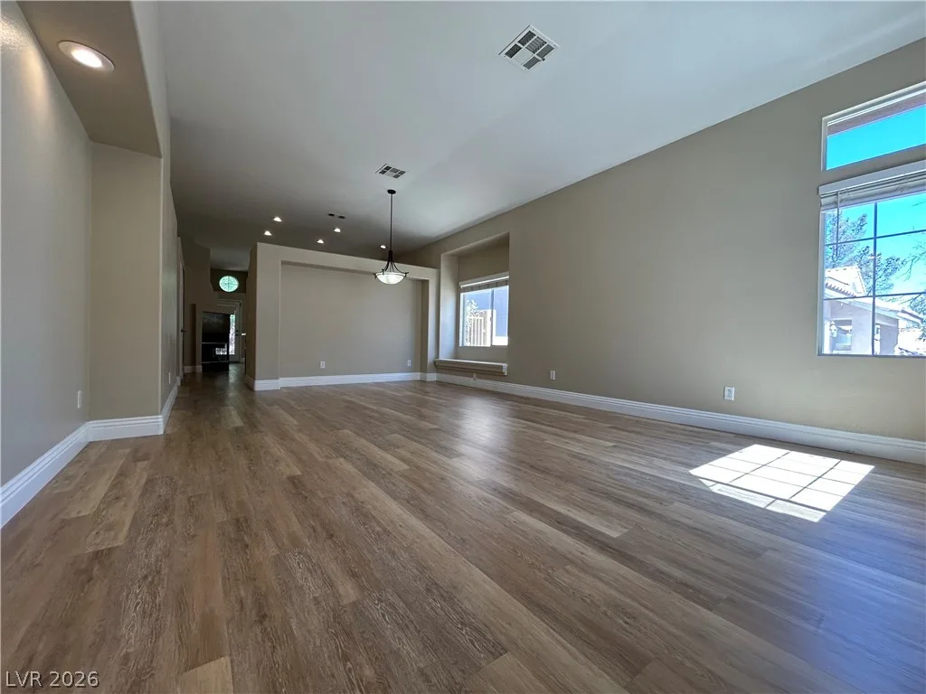 10404 Horseback Ridge Avenue — photo 2