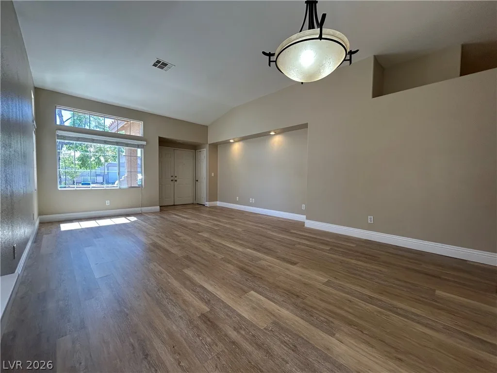 10404 Horseback Ridge Avenue — photo 4