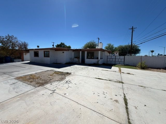 5027 Sun Valley Drive — photo 2 of 8