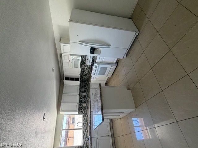 5027 Sun Valley Drive — photo 3 of 8