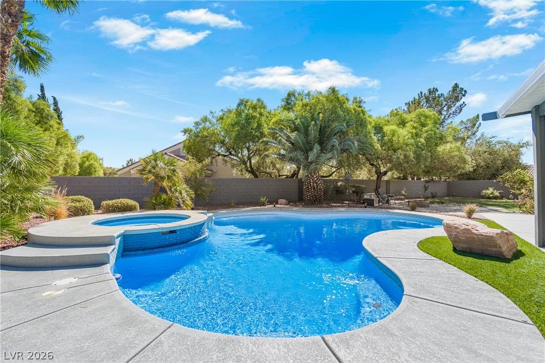 6718 Hawthorne Creek Court — photo 2