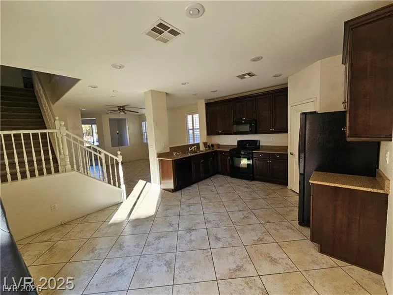 33 Fern Tree Court — photo 2