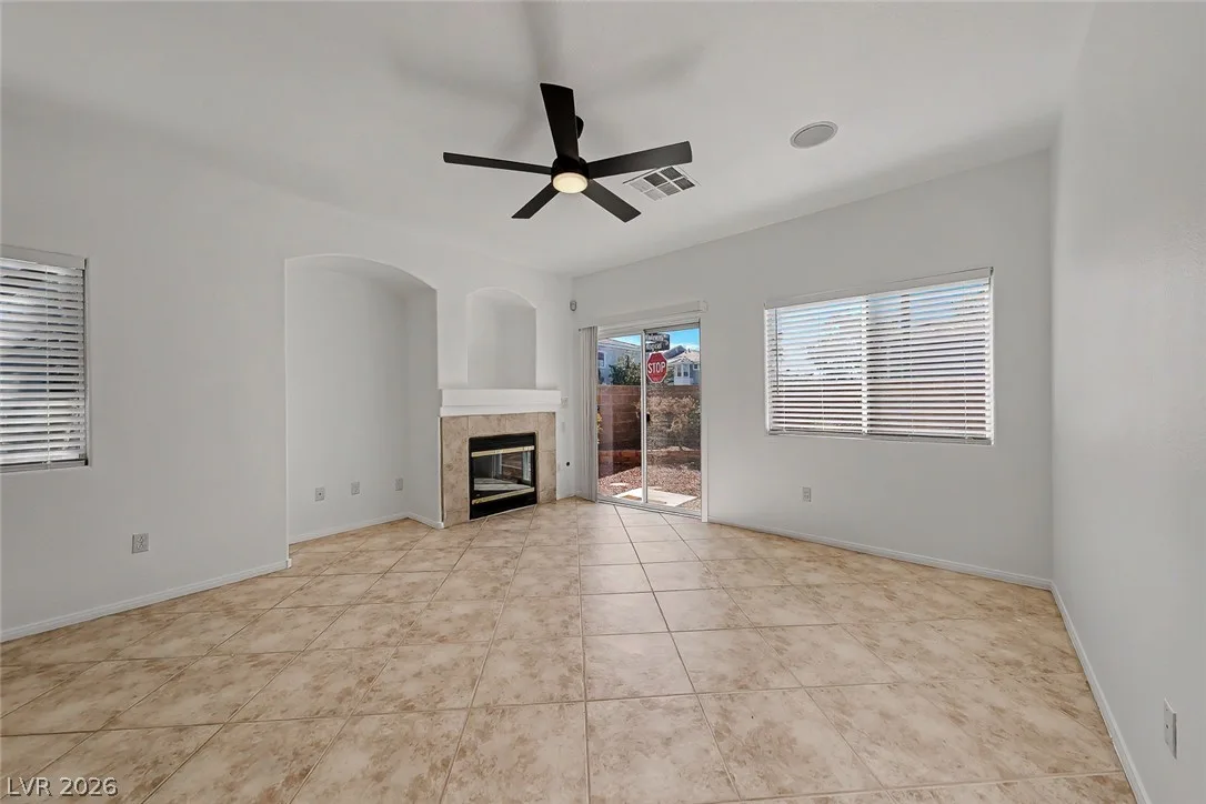 259 QUEENS Court — photo 4