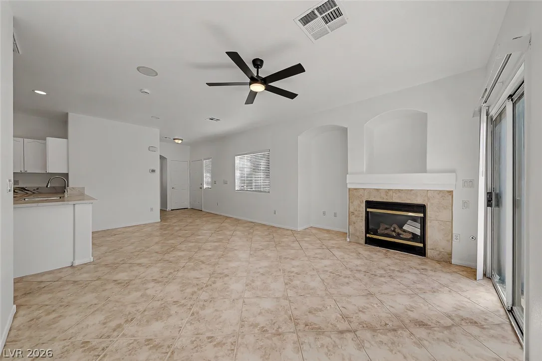 259 QUEENS Court — photo 5