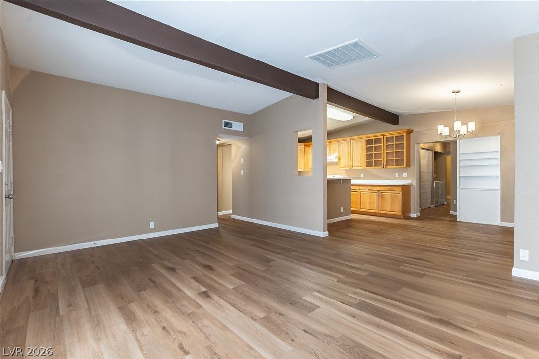2112 Perliter Avenue — photo 3 of 24