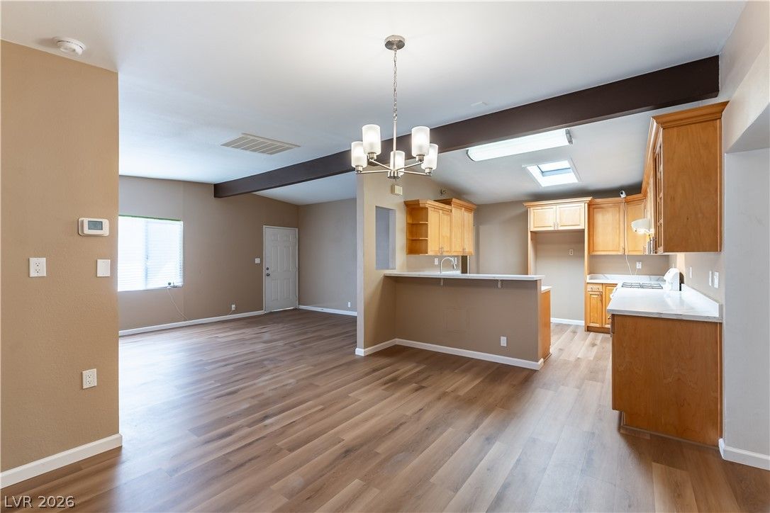 2112 Perliter Avenue — photo 5 of 24