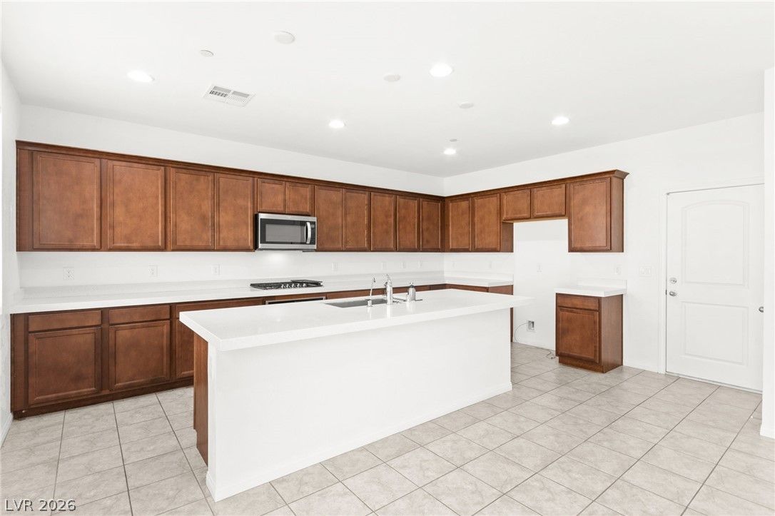528 Sunny Pointe Street — photo 3