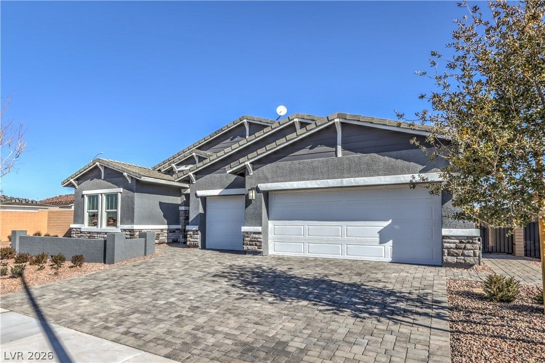 1044 Gentle Swan Street