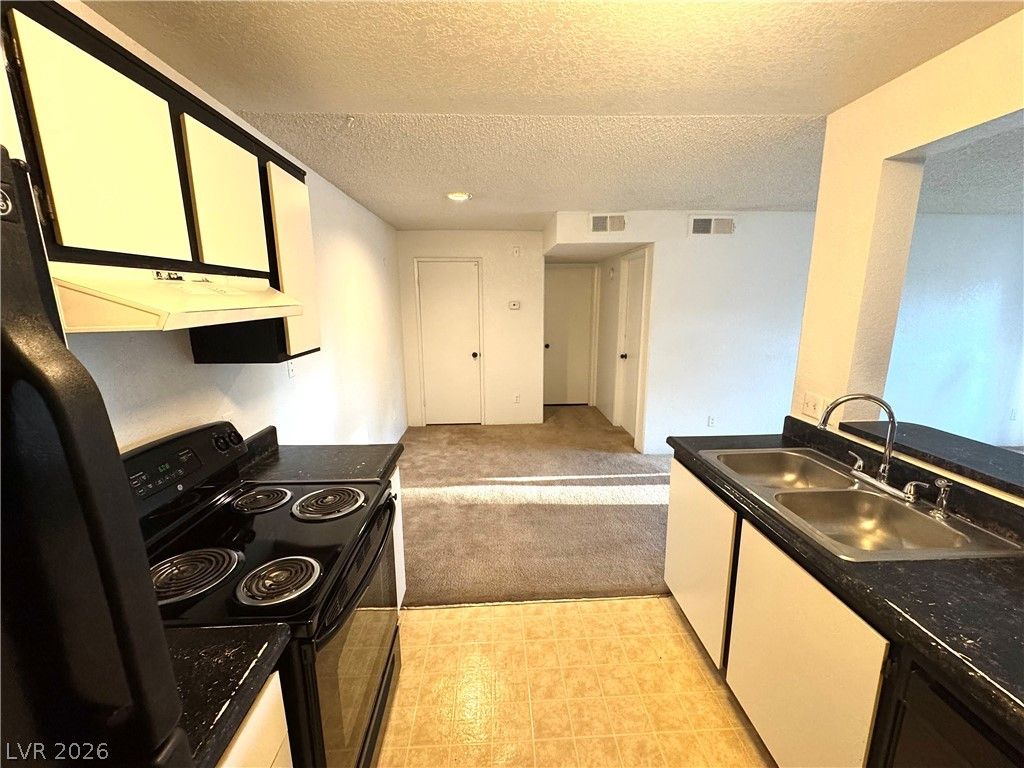 221 Mission Newport Lane 206 — photo 4 of 21