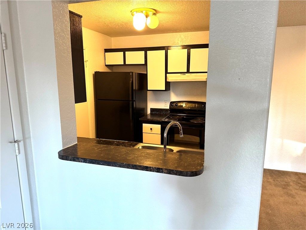 221 Mission Newport Lane 206 — photo 5 of 21