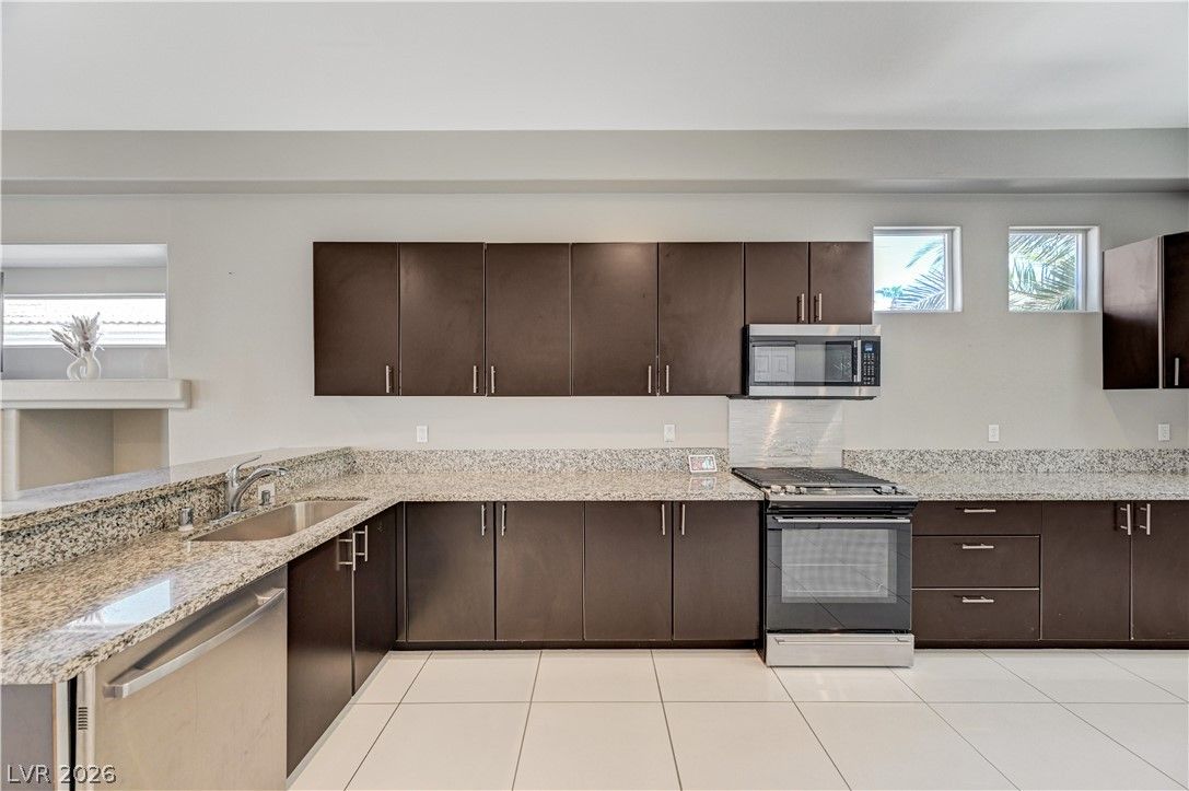 6115 Cozy Creek Street — photo 4