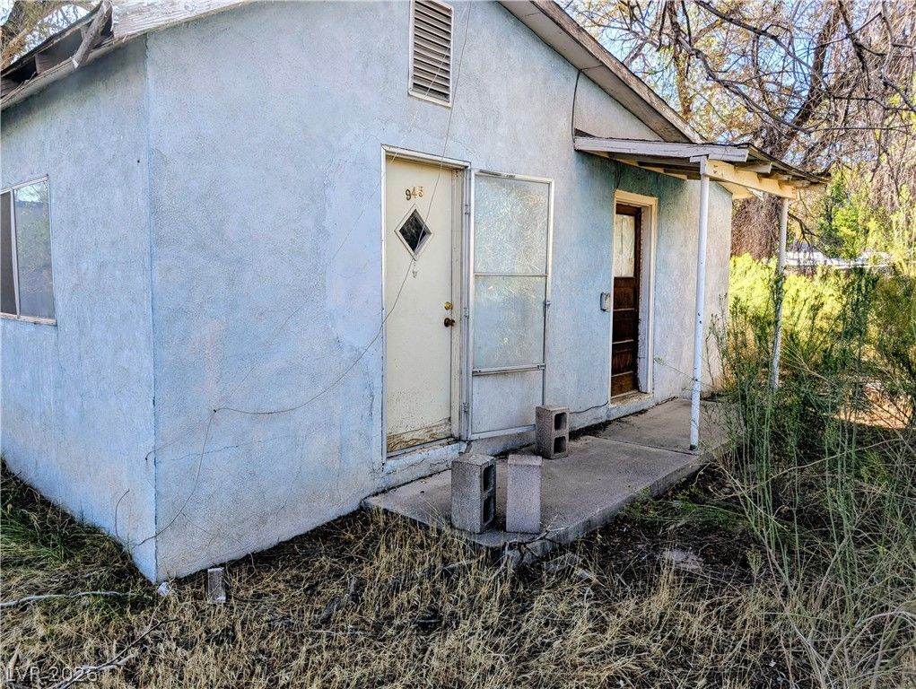 945 Lincoln Street — photo 1 of 7