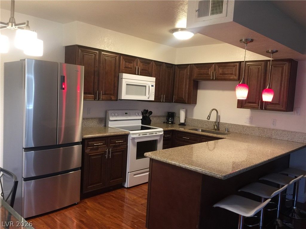 1215 Rawhide Street — photo 3 of 24