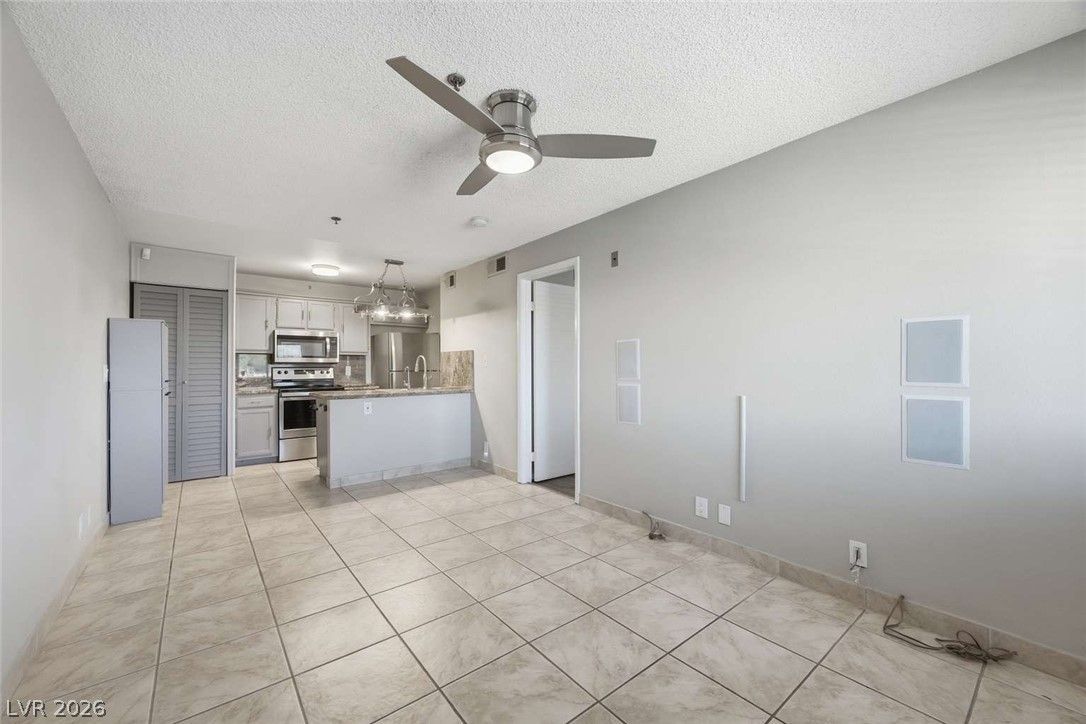 1361 East University Avenue 312 — photo 4 of 21