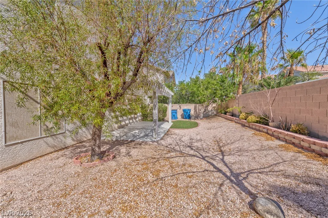 933 Scarlet Haze Avenue — photo 3