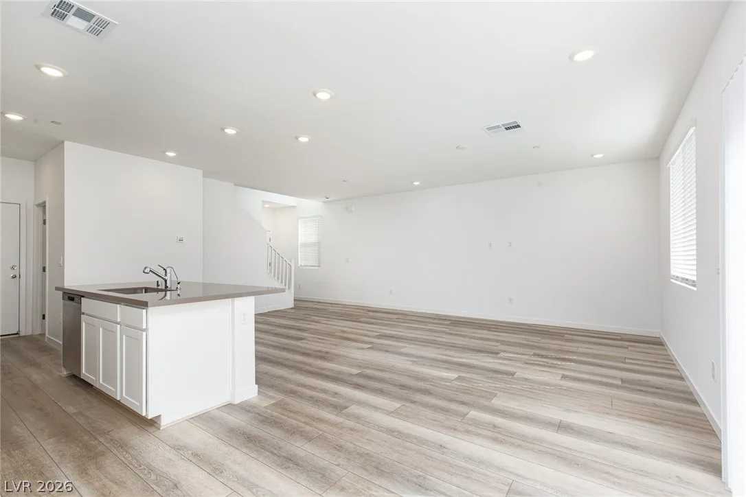 9583 Noah Pointe Avenue — photo 5