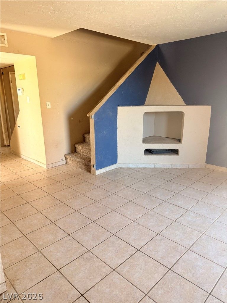 301 Lakeview Drive — photo 3 of 16