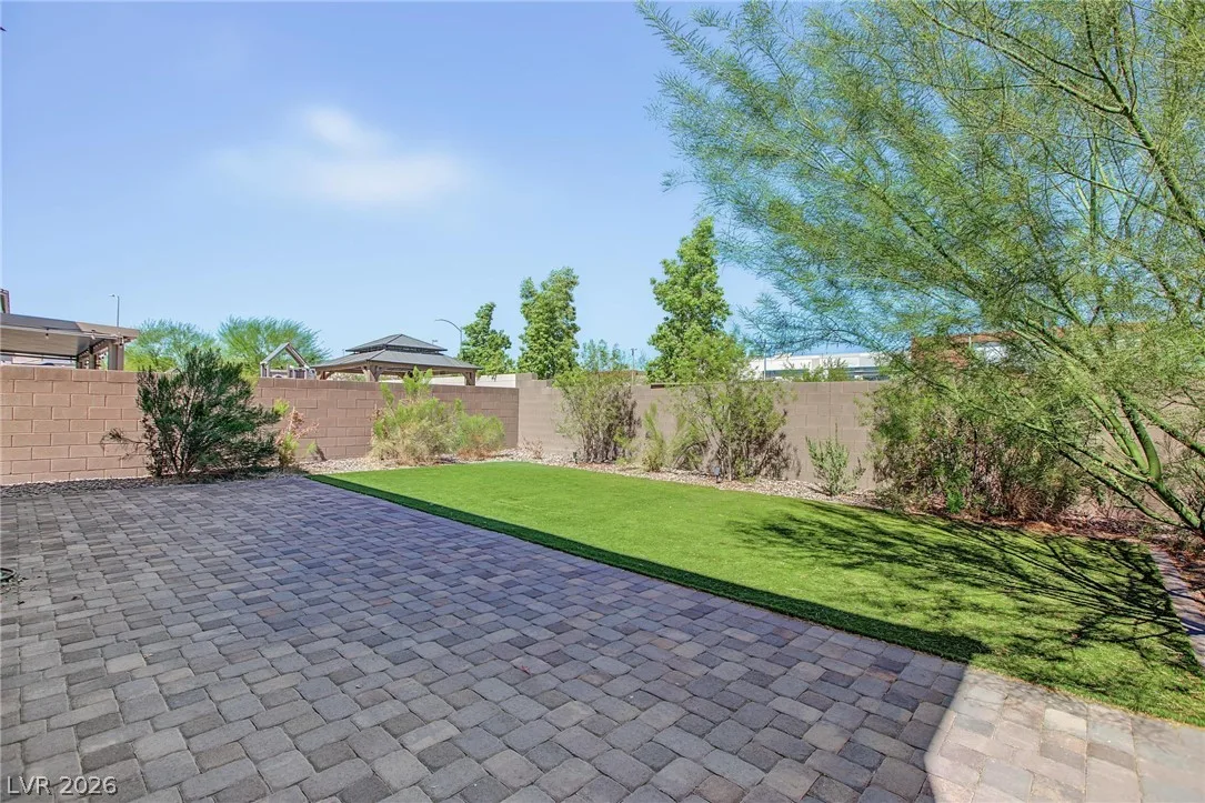 7072 Moss Hill Avenue — photo 2
