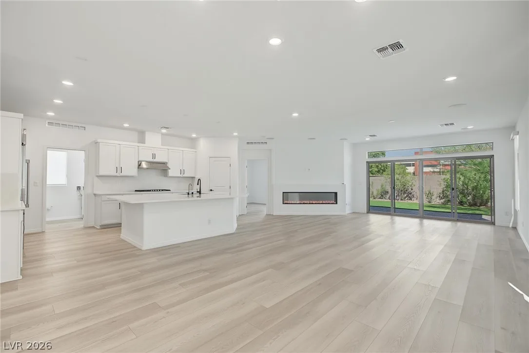 7072 Moss Hill Avenue — photo 4