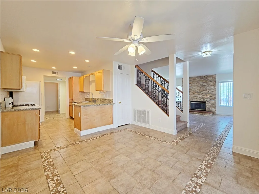 438 Winthrop Place — photo 2