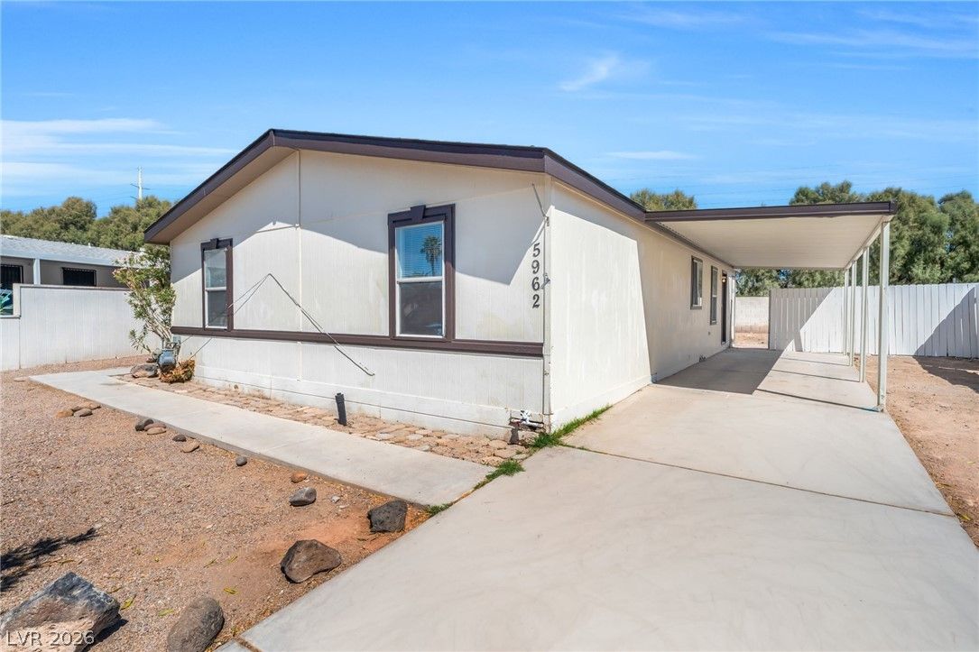 5962 Sassy Rose Drive — photo 4