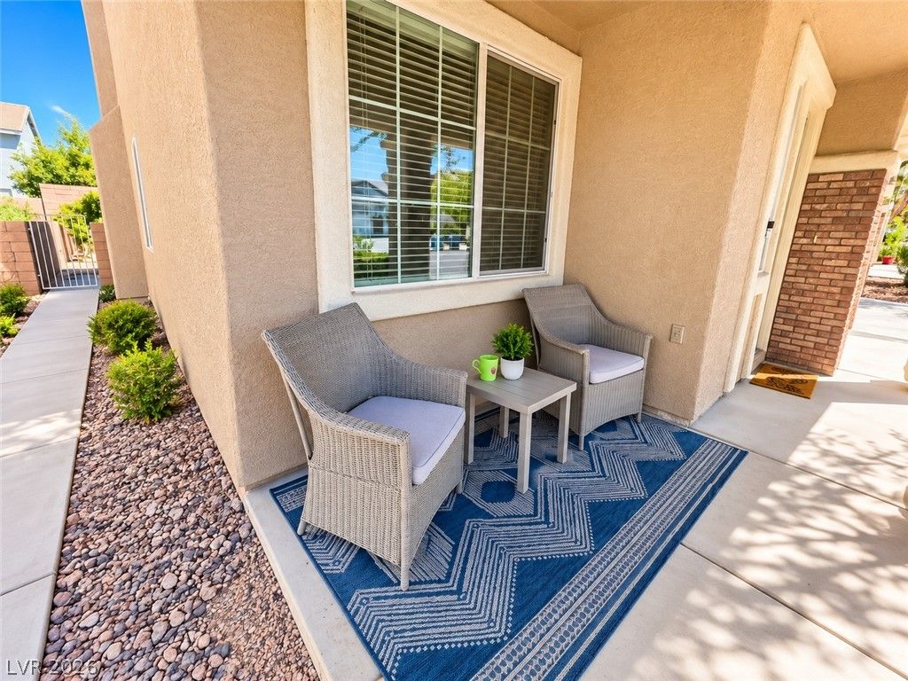 994 Courtney Valley Street — photo 4 of 40