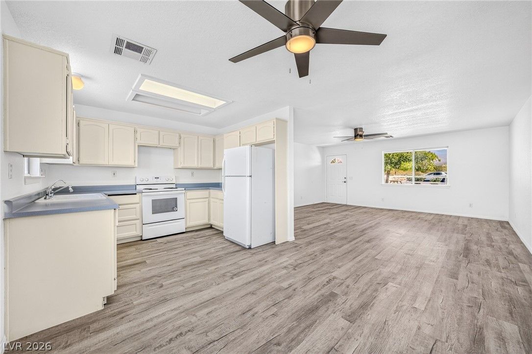 5880 Reno Lane — photo 3