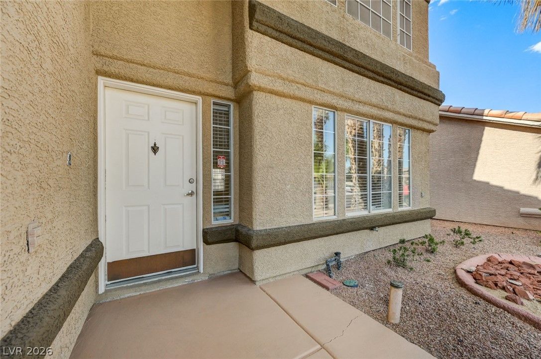 2742 Chokecherry Avenue — photo 4