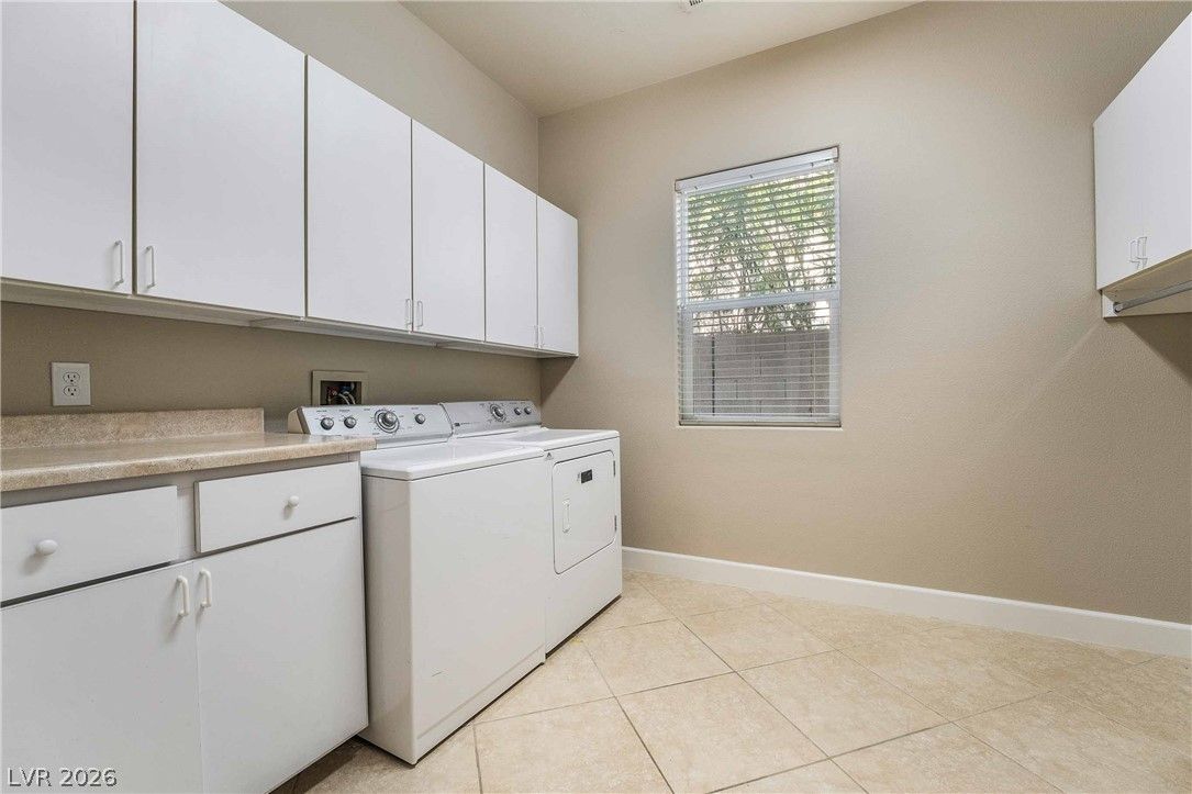 2475 Blackcraig Street — photo 4