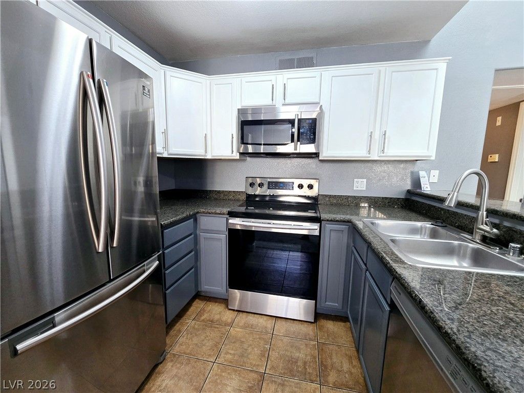 9325 West DESERT INN Road 229 — photo 1
