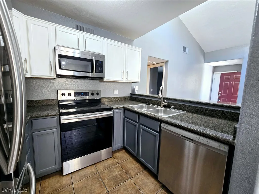 9325 West DESERT INN Road 229 — photo 2