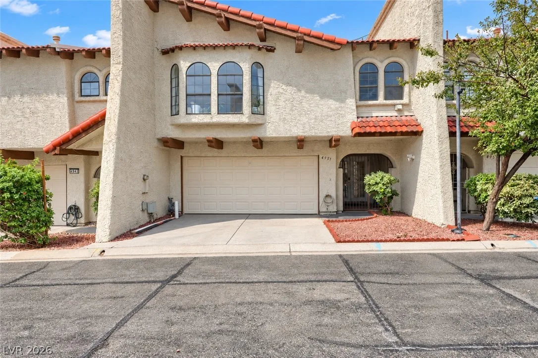 4951 Schumann Drive — photo 1