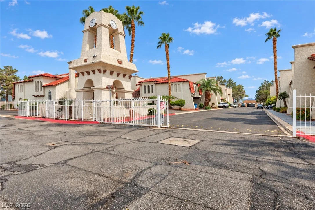 4951 Schumann Drive — photo 3