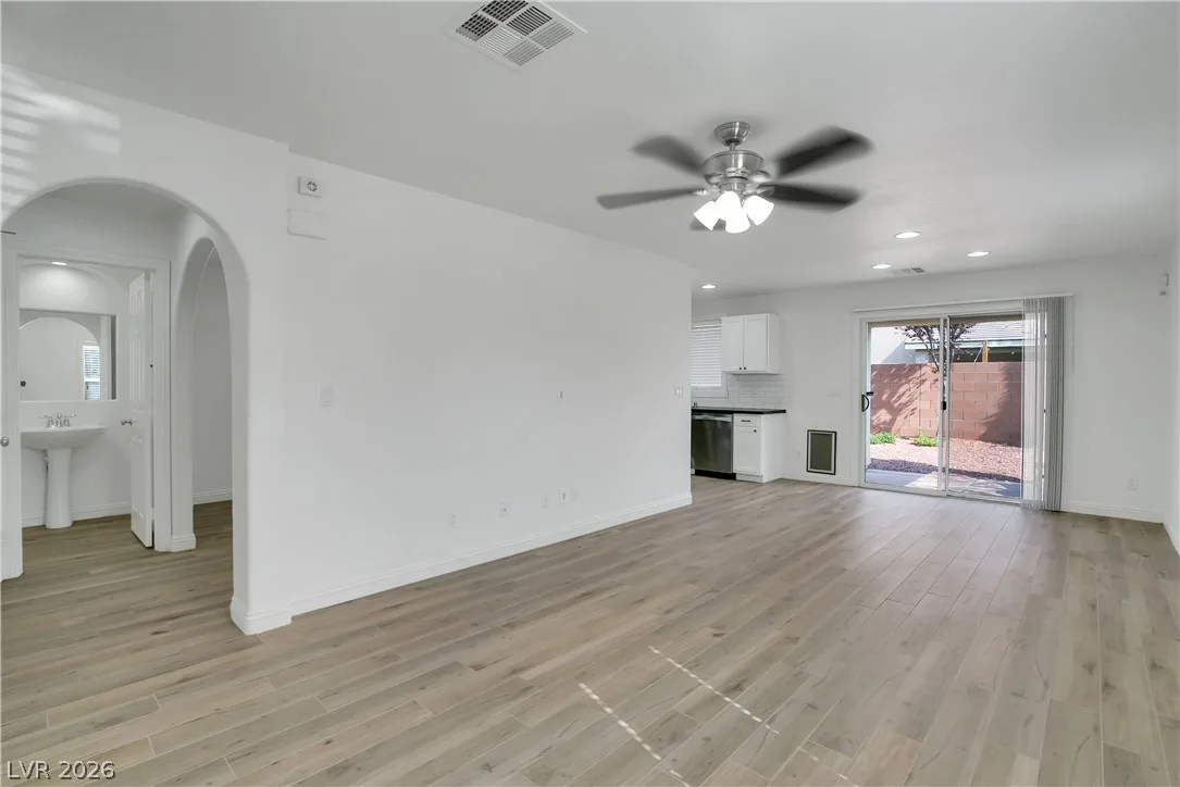 10250 HEADRICK Drive — photo 4 of 32