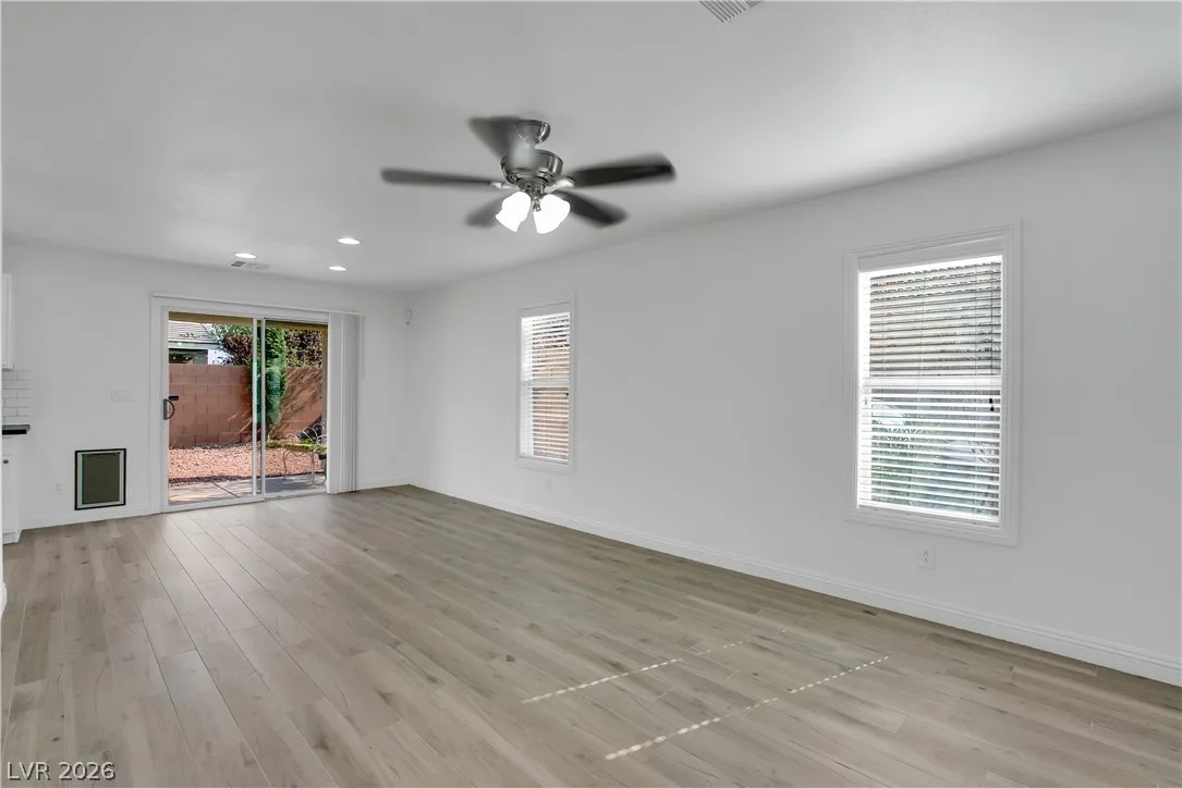 10250 HEADRICK Drive — photo 5 of 32