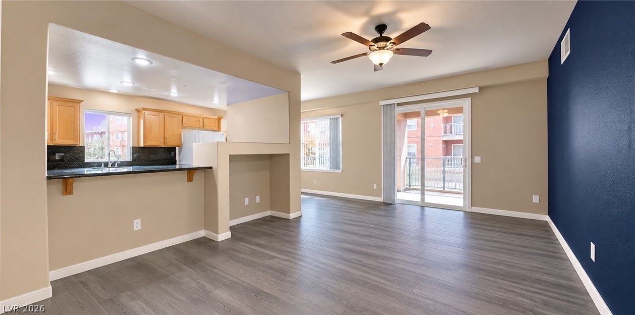 27 East Agate Avenue 202 — photo 2