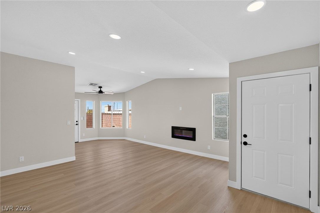 2381 Sabroso Street — photo 2