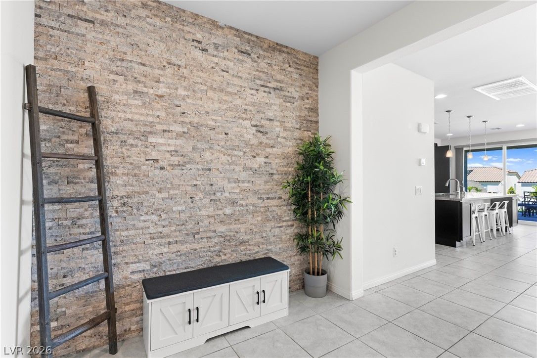 4558 Eagle Nest Peak Street — photo 2