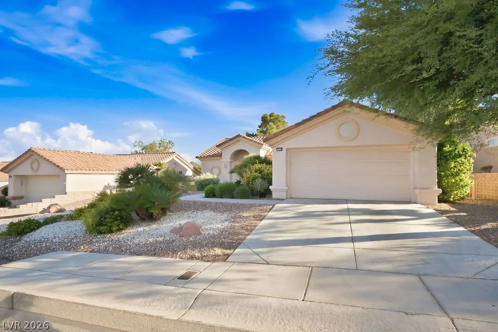 10129 Cresent Creek Drive — photo 4