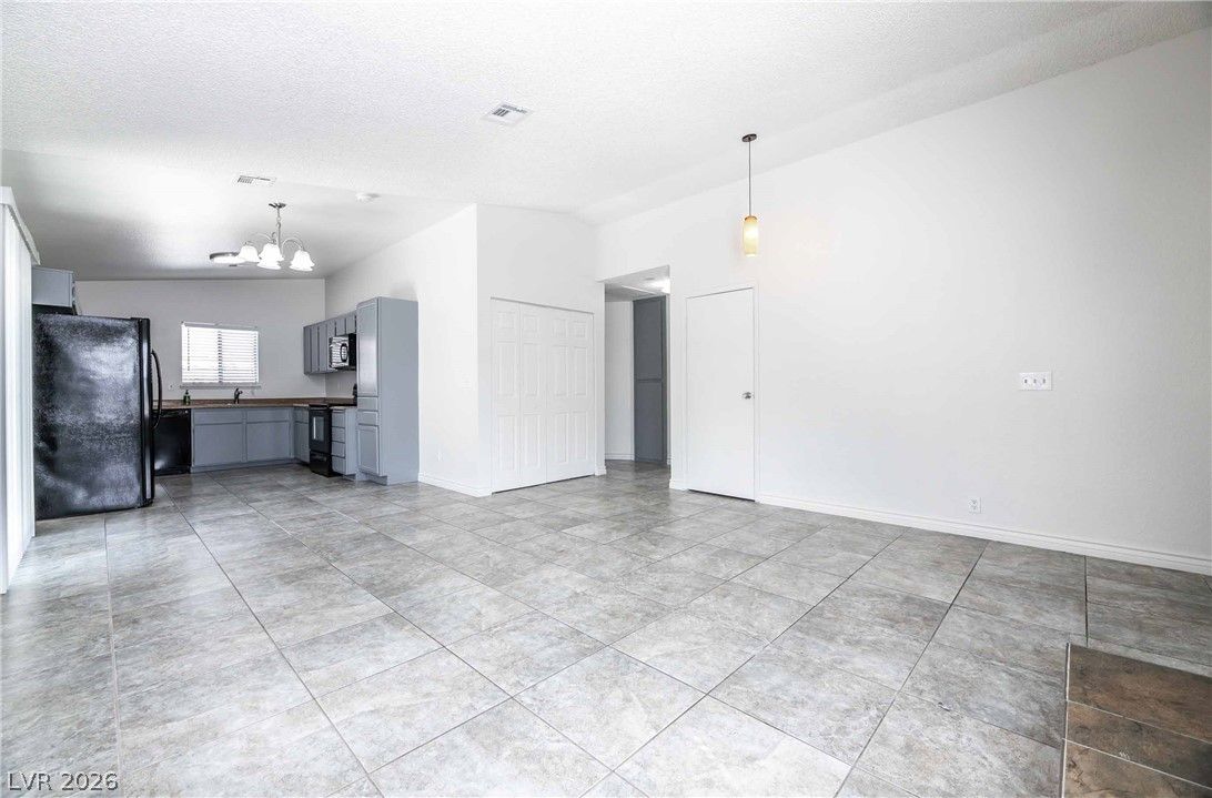 7420 Lattimore Drive — photo 3 of 18