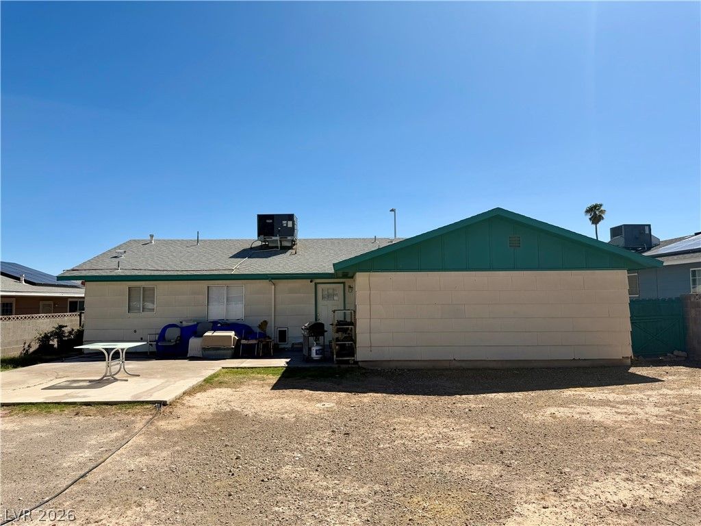 7120 Pinedale Avenue — photo 5 of 7