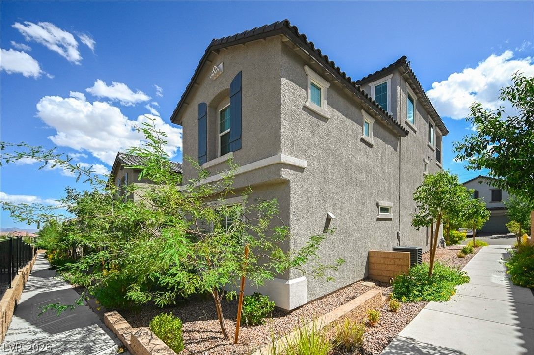 10610 Sariah Skye Avenue — photo 4