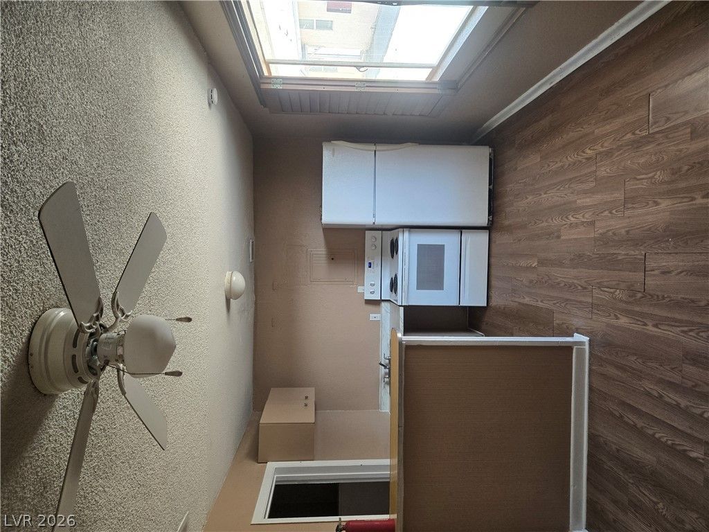 409 West Van Buren Avenue 3 — photo 2