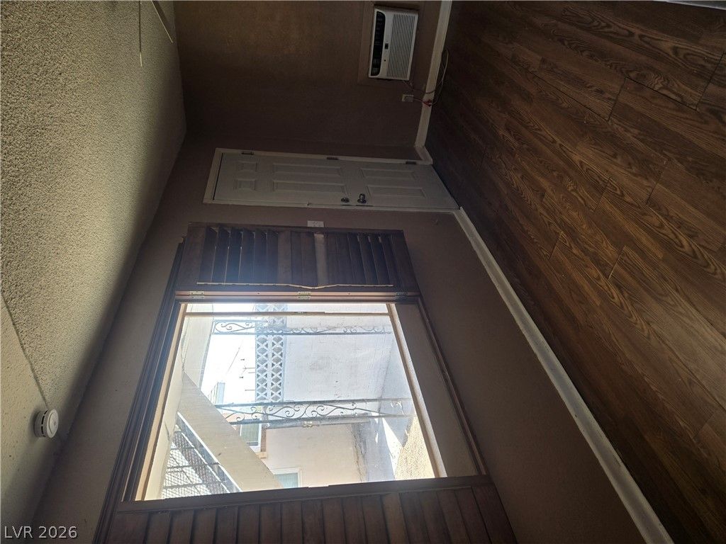 409 West Van Buren Avenue 3 — photo 4