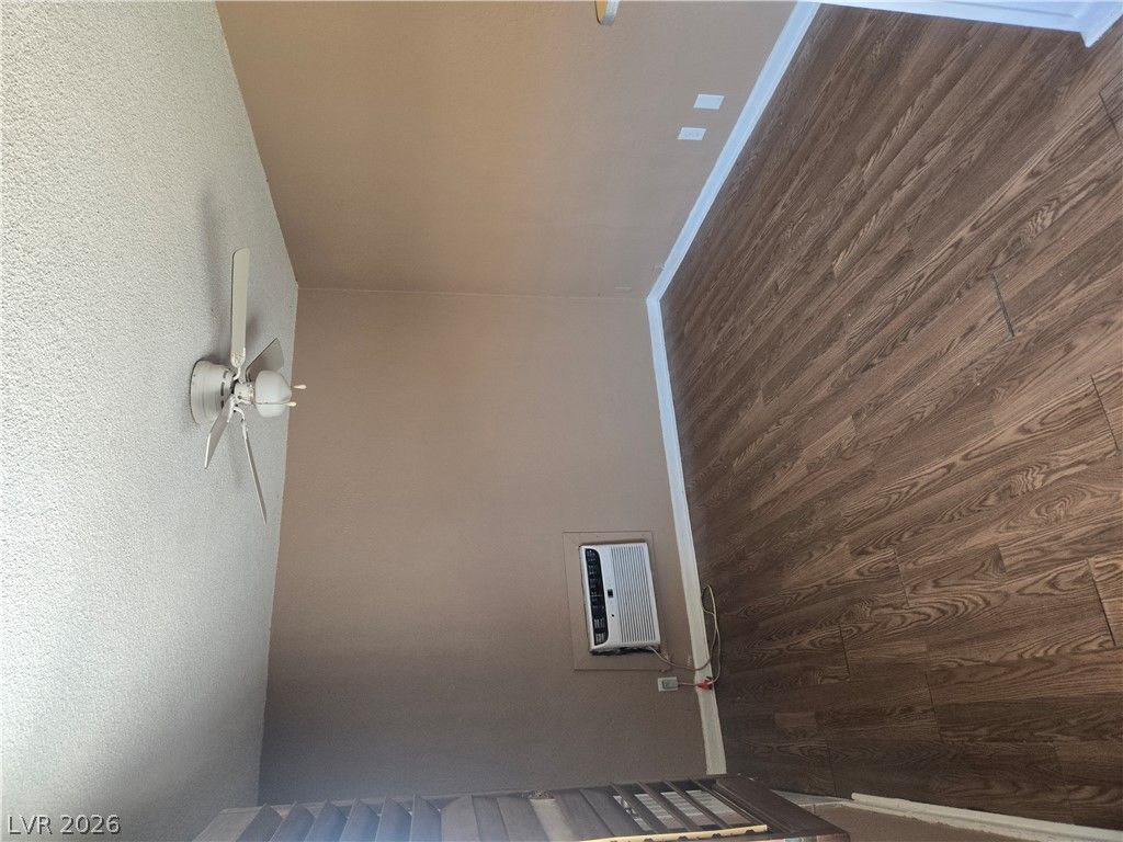 409 West Van Buren Avenue 3 — photo 5