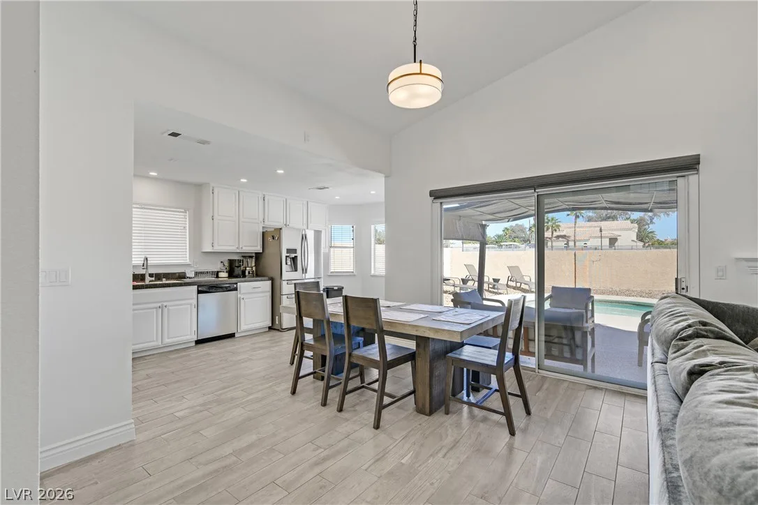 1828 Escondido Terrace — photo 3