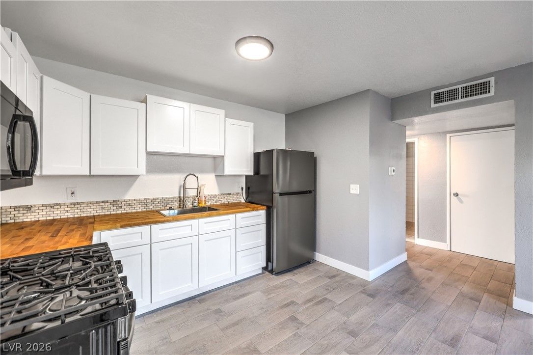 714 East Nelson Avenue F — photo 3 of 28