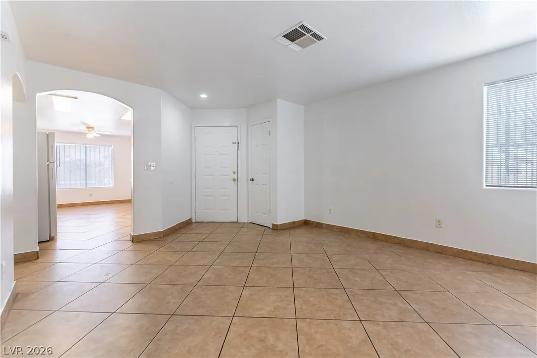 1560 JAMIELINN Lane 101 — photo 3 of 25