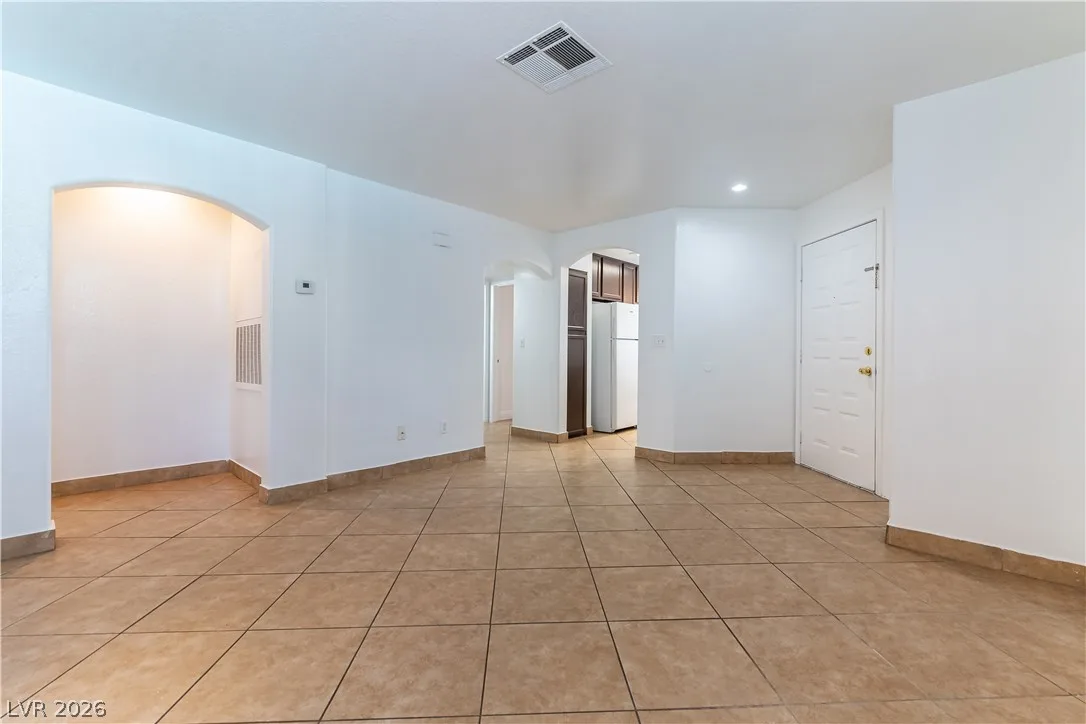 1560 JAMIELINN Lane 101 — photo 4 of 25