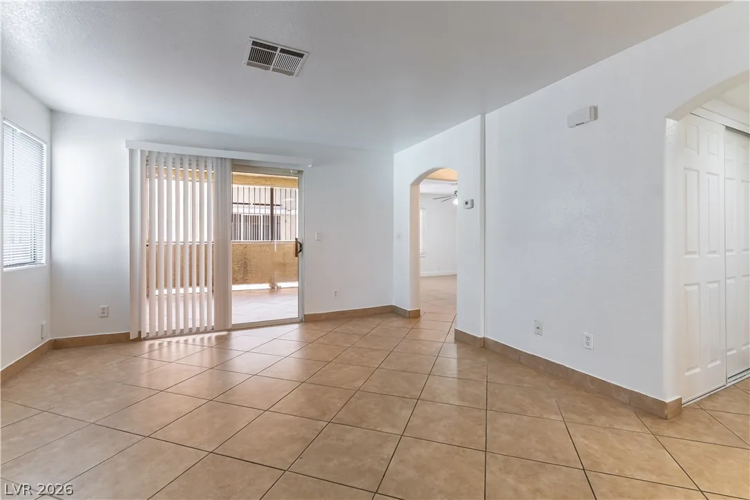 1560 JAMIELINN Lane 101 — photo 5 of 25